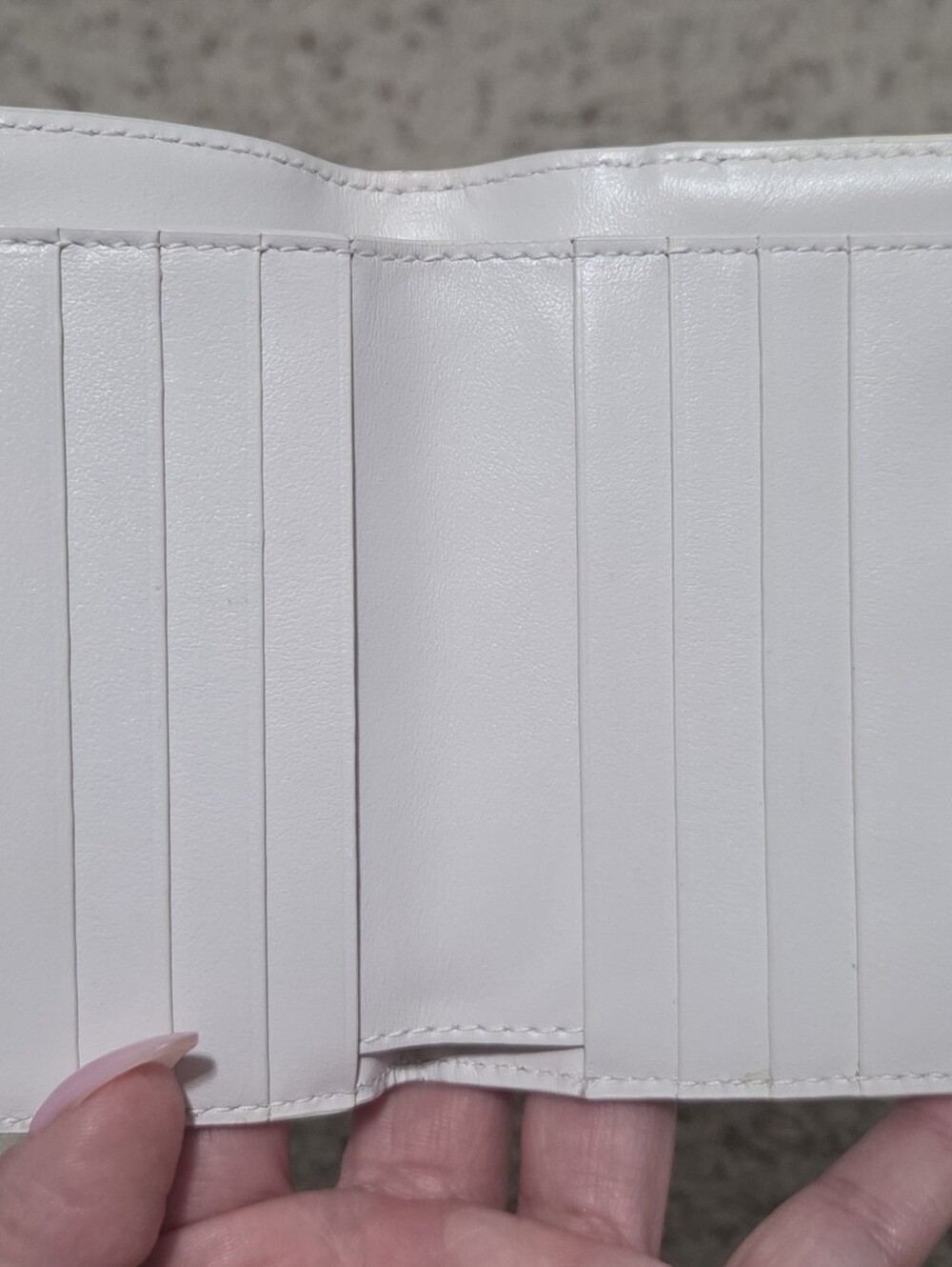 Authentic Bottega Veneta Intrecciato White Leather Bi-Fold Wallet - Picture 7 of 10